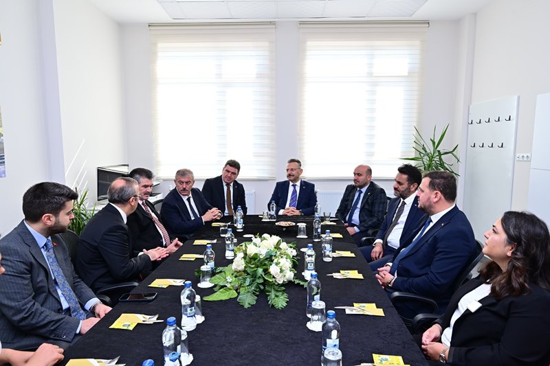 Fuat Sezgin Anaokulu binasının açılışını gerçekleştiren Valimiz Sayın Hüseyin Aksoy, öğretmenlerle bir araya geldi.