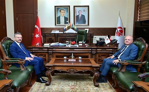 Emekli Vali Özdemir Çakacak, Valimiz Sayın Hüseyin Aksoy'u ziyaret etti.