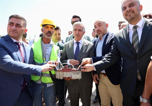 Vali Ünlüer, Ahır Temel Atma Törenine Katıldı