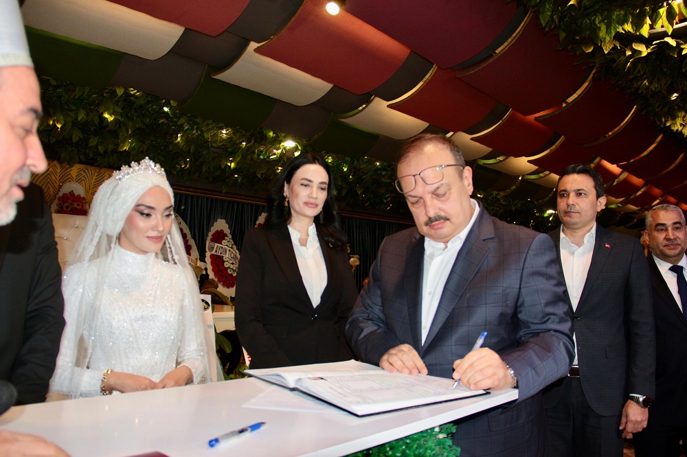 Valimiz Yakup Canbolat, Sanayi ve Teknoloji İl Müdürü'nün Düğününe Katıldı