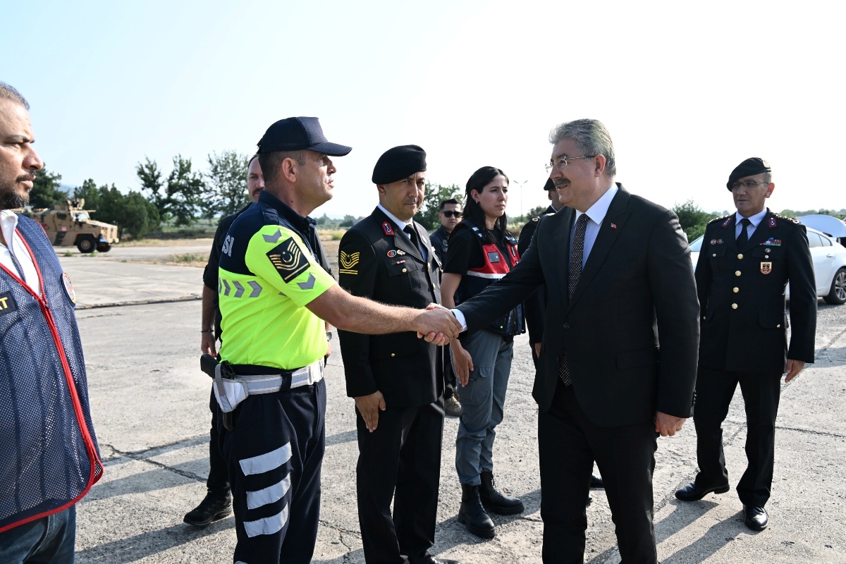 Vali Yılmaz “Yolun Sonu Bayram Olsun” ve “Bir Kural 1 Ömür” Mottosuyla Yapılan Trafik Denetimine Katıldı