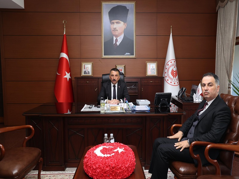 Vali Osman Hacıbektaşoğlu, Aile ve Sosyal Hizmetler İl Müdürü Mehmet Türkmen Köse’yi Kabul Etti