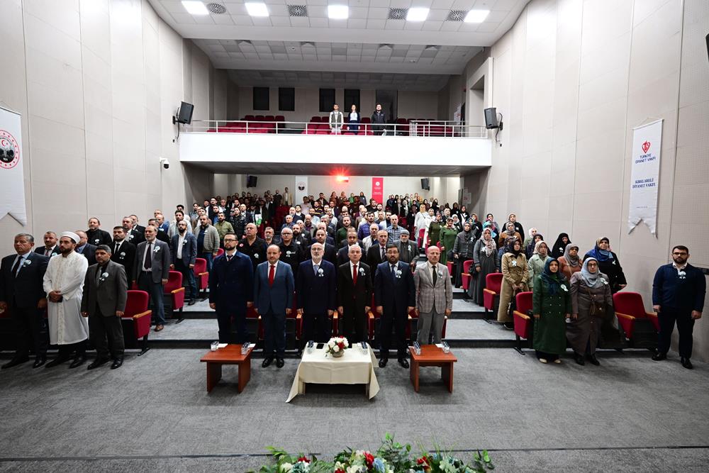 Vali Turan, “Hz. Peygamberimiz ve Aile Ahlakı” konulu konferans programına katıldı.