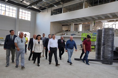 Valimiz Sayın Dr. Turan Ergün, Kemalpaşa İlkokulu ve Ortaokulu İnşaatında İncelemelerde Bulundu