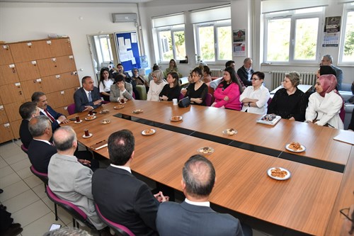 Vali Soytürk Tekirdağ Nene Hatun İmam Hatip Ortaokulu/Lisesi’ni Ziyaret Etti