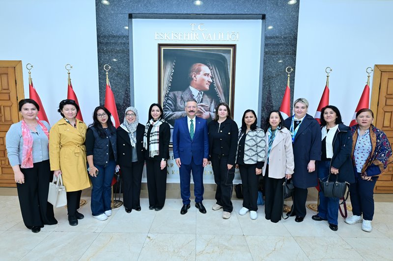 Valimiz Sayın Hüseyin Aksoy, Farklı Ülkelerin Büyükelçi Eşlerinden Oluşan Heyeti Eskişehir’de Ağırladı