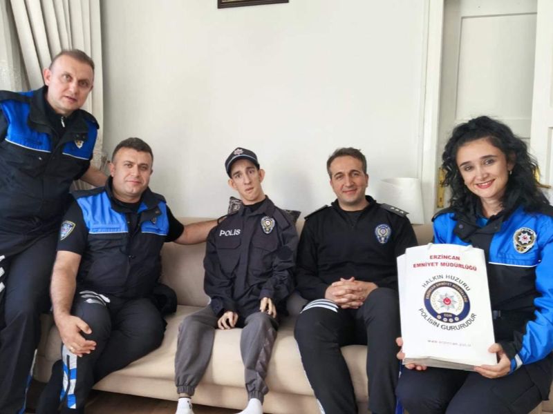 Erzincan Emniyet Müdürlüğü Tarafından Özel Gereksinimli Samet'in Polis Olma Hayali Gerçekleştirildi