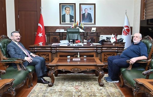 Hafız Mustafa 1864’ün Yönetim Kurulu Onursal Başkanı Valimiz Sayın Hüseyin Aksoy’u ziyaret etti.