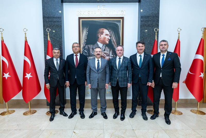 Tarım ve Orman Bakanlığı heyeti, Eğitim ve Yayın Daire Başkanı Dr. Bülent Kahraman Çolakoğlu liderliğinde Valimiz Sayın Hüseyin Aksoy'u ziyaret etti.