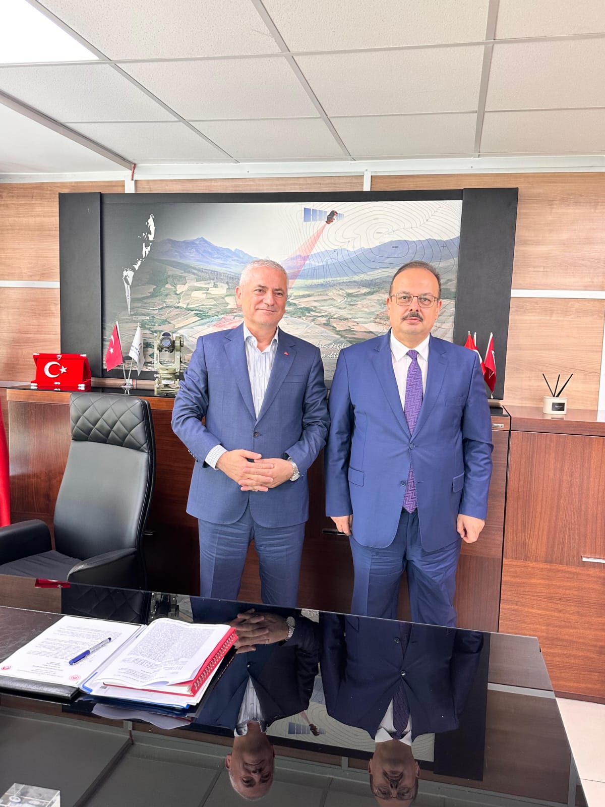 Valimiz Yakup Canbolat, İzmir Tapu ve Kadastro Bölge Müdürü'nü Ziyaret Etti