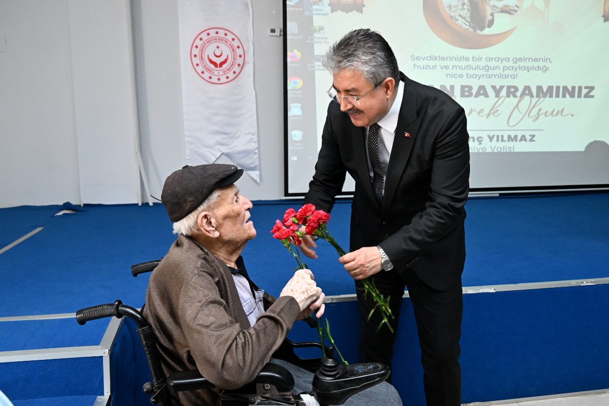 Vali Yılmaz, Özden Huzurevi Sakinlerini Ziyaret Ederek, Büyüklerimizin Bayramını Kutladı