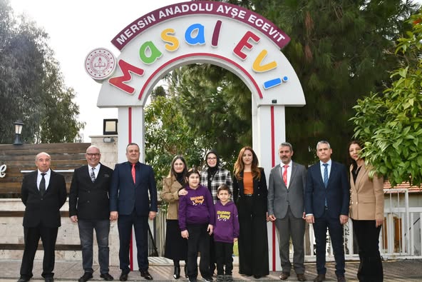 VALİMİZ SAYIN ATİLLA TOROS’UN EŞİ DUDU İREM TOROS HANIMEFENDİ, MERSİN AYŞE ECEVİT MASAL EVİNİ ZİYARET ETTİ