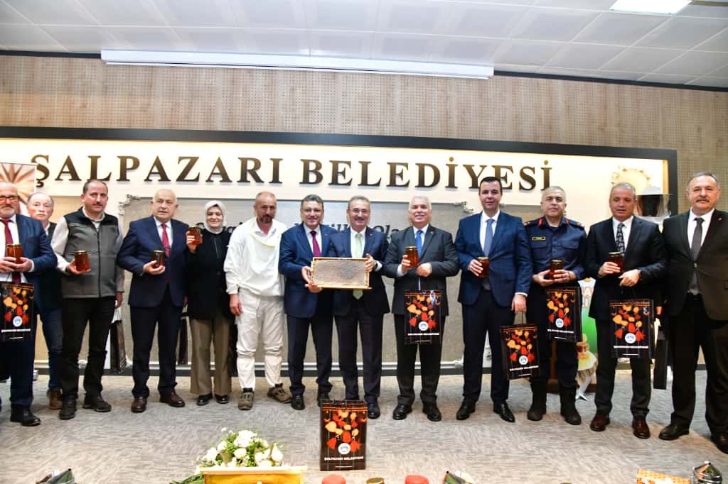 Vali Aziz Yıldırım Şalpazarı’nda Arıcılara Destek Toplantısı'na Katıldı