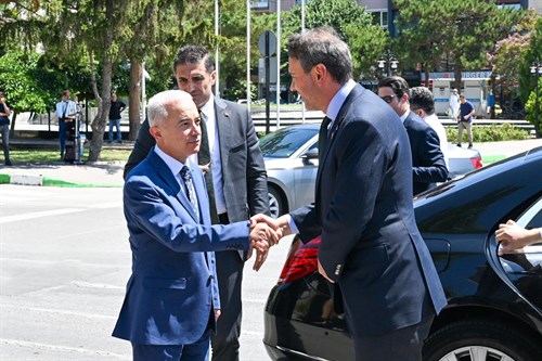 Enerji ve Tabii Kaynaklar Bakanımız Sayın Alparslan Bayraktar çeşitli ziyaret ve programlara katılmak üzere ilimize teşrif etti…