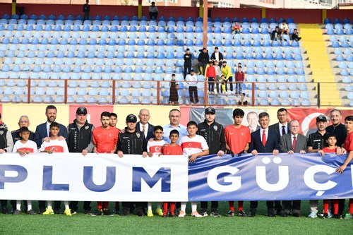 Vali Soytürk Gençlerin Maçını İzledi