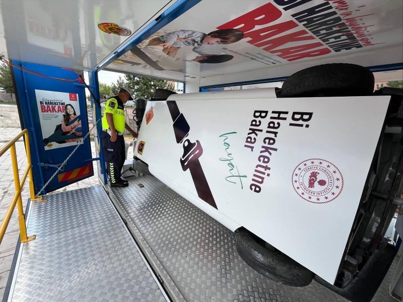 Jandarma Tarafından Hanak ve Damal’da Uygulamalı Trafik Güvenliği Eğitimi Gerçekleştirildi