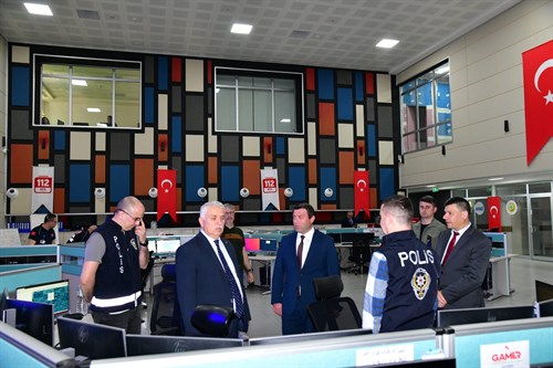 Vali Aziz Yıldırım, 112 Acil Çağrı Merkezi'ni Ziyaret Ederek İncelemelerde Bulundu