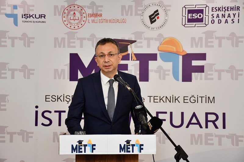 Eskişehir Fuar ve Kongre Merkezi’nde düzenlenen "Mesleki ve Teknik Eğitim İstihdam Fuarı" Vali Yardımcımız Yakup Güney'in katılımıyla açıldı.