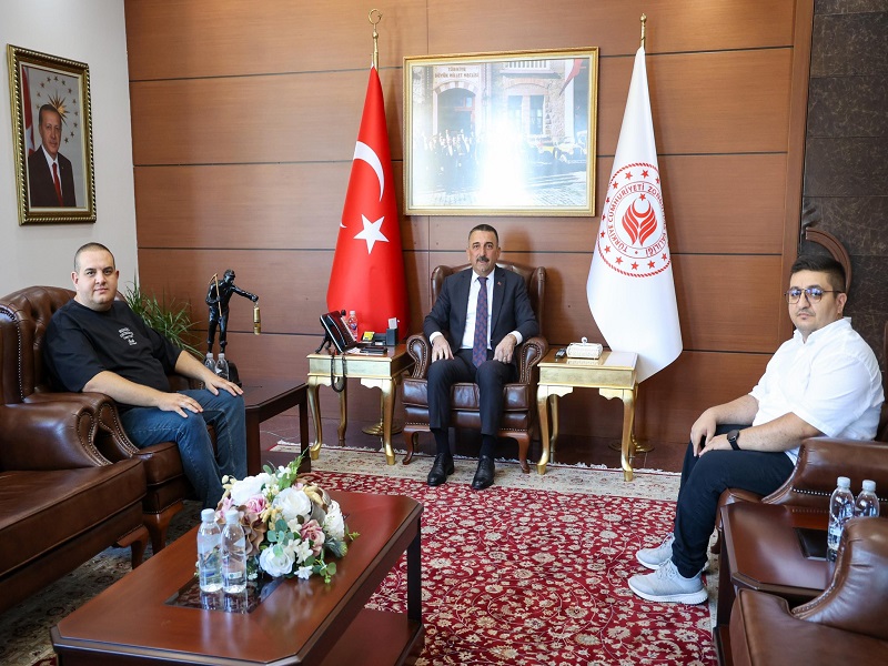 Vali Osman Hacıbektaşoğlu, İhlas Haber Ajansı (İHA) Zonguldak İl Temsilcisi Onur Altındağ ile A Haber Bölge Sorumlusu Okan Ummak’ı Kabul Etti