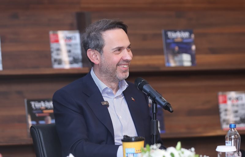 Valimiz Sn. Hüseyin Aksoy, Enerji ve Tabii Kaynaklar Bakanı Sayın Alparslan Bayraktar ile birlikte "Gençlik Soruyor Eskişehir" adlı programa katıldı.
