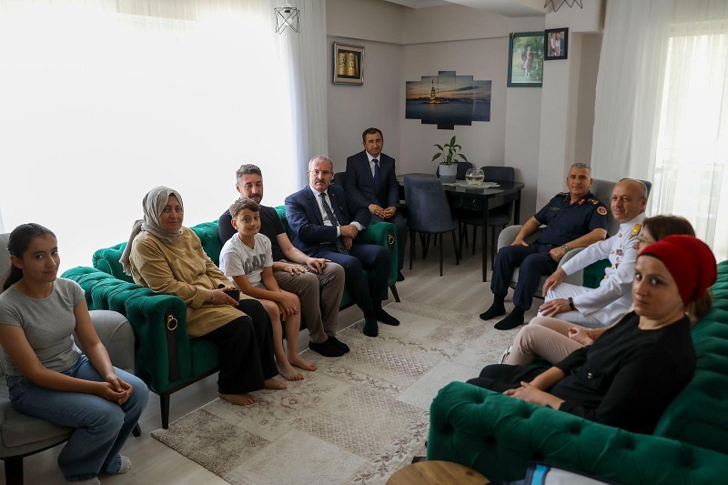 Kurban Bayramı’nda Valimiz Doç. Dr. Ömer TORAMAN ’dan Şehit Aileleri ve Kahraman Gazilerimize Ziyaret