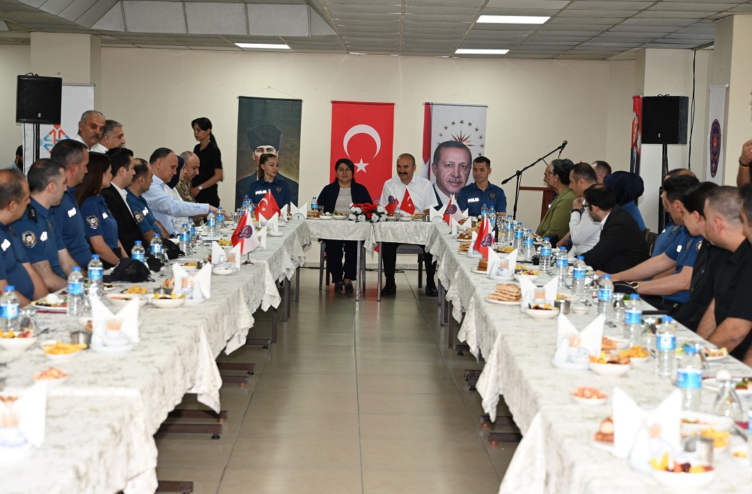 Valimiz, Emniyet Personelini Ödüllendirdi