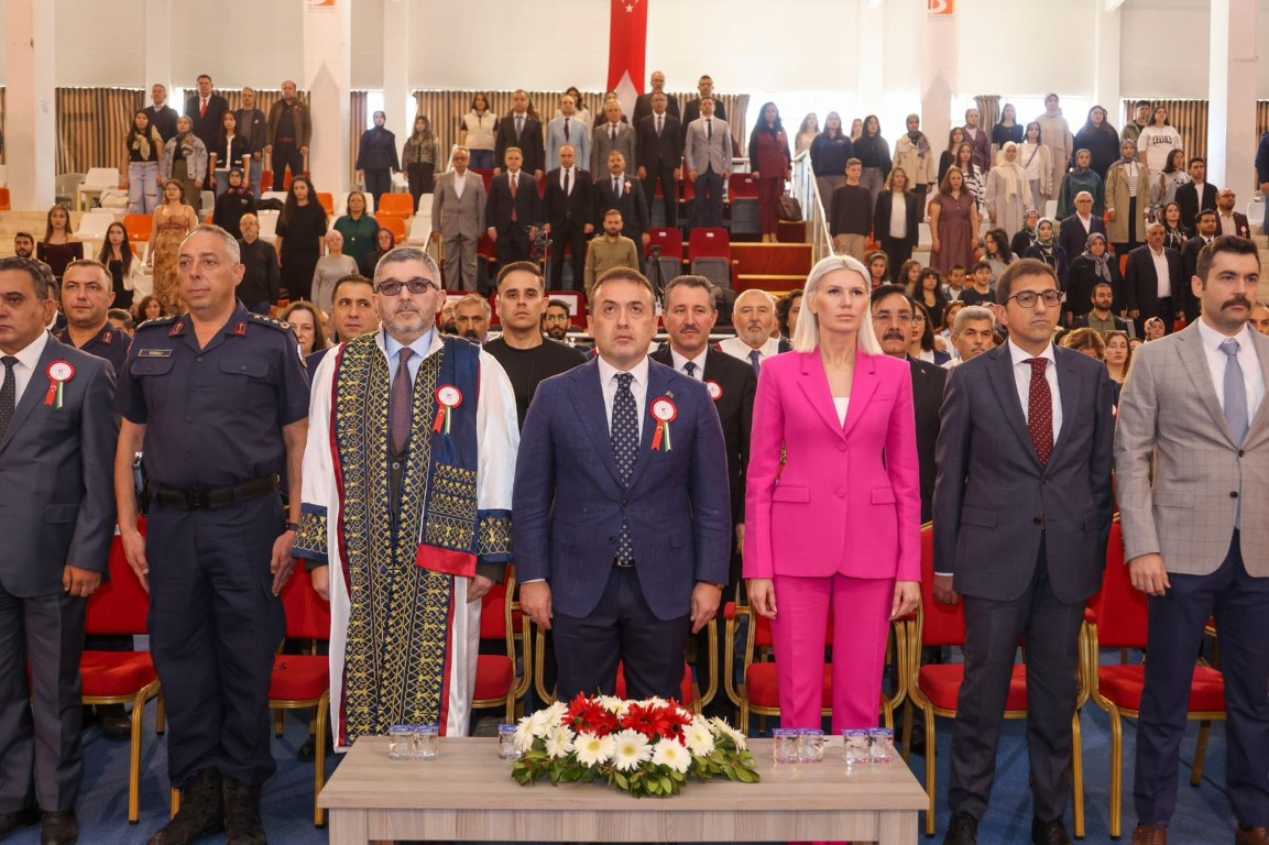 VALİMİZ SAYIN FAİK OKTAY SÖZER, BİLECİK ŞEYH EDEBALİ ÜNİVERSİTESİ’NDE YENİ AKADEMİK YIL HEYECANINA ORTAK OLDU