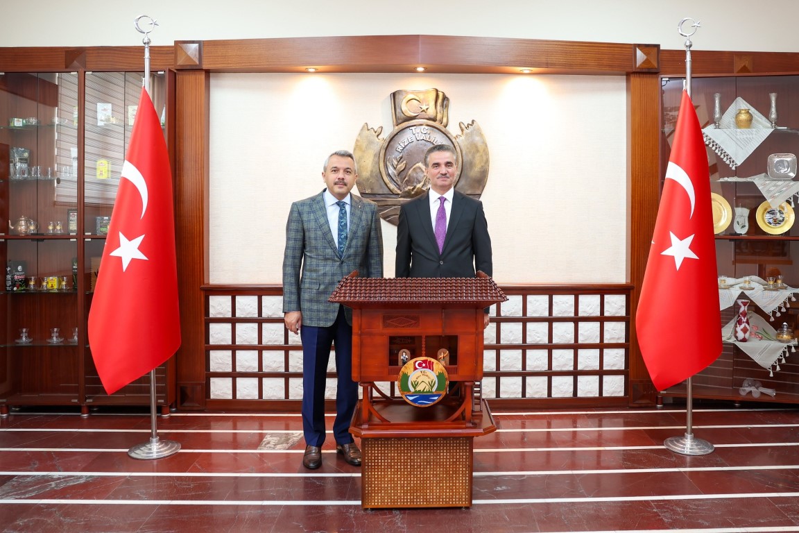 Valimiz Aydın Baruş Rize Valisi İhsan Selim Baydaş’ı Makamında Ziyaret Etti