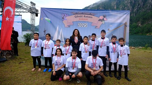 BURDUR KARACAÖREN GÖLÜ’NDE SPOR, DOĞA VE SANAT BULUŞTU