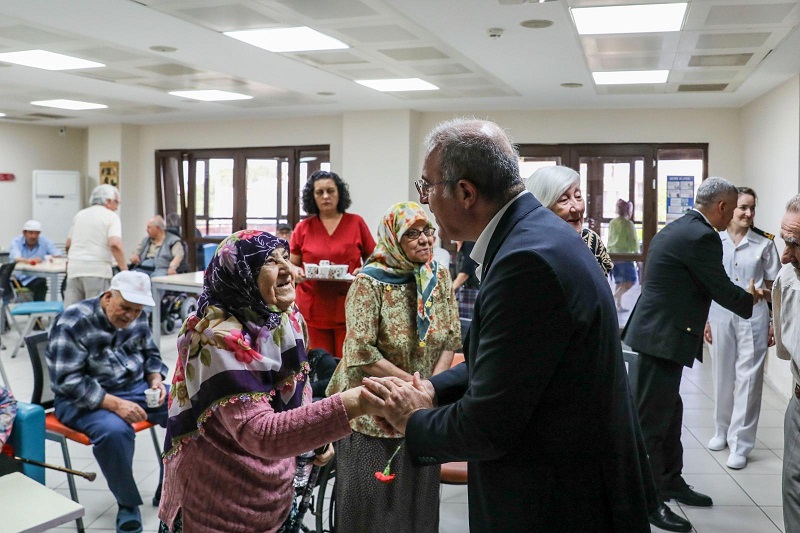 Valimiz Doç. Dr. Ömer TORAMAN Kurban Bayramı Nedeniyle Huzurevi Sakinlerini Ziyaret Etti