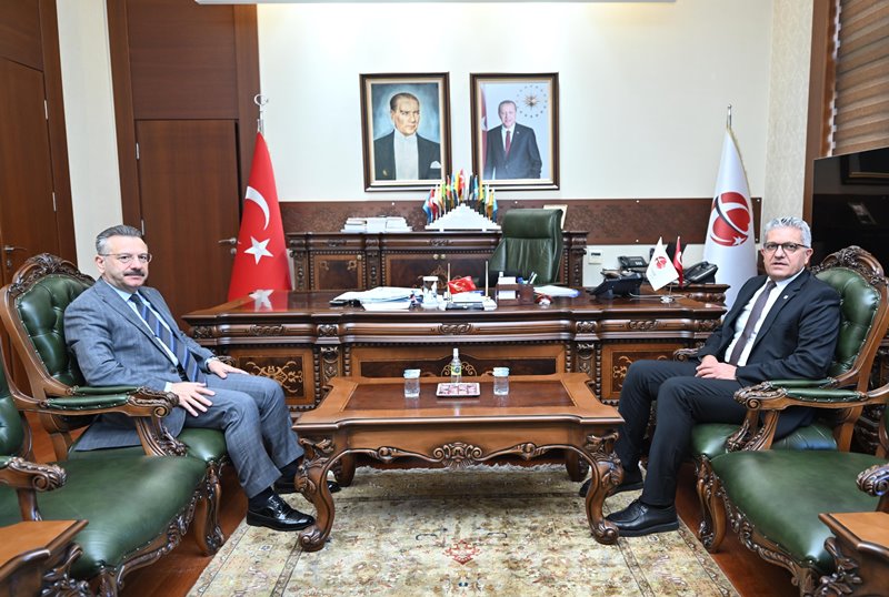 Eskişehir Organize Sanayi Bölgesi Yönetim Kurulu Başkanı Nadir Küpeli Valimiz Sayın Hüseyin Aksoy’u ziyaret etti.