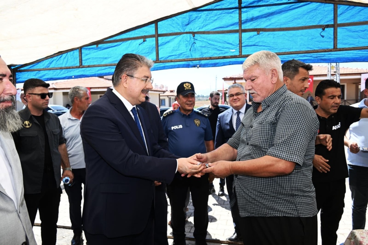 Düziçi İlçemizin Gümüş Köyünde Yapımı Tamamlanan 32 Köy Konutunun Anahtarı Hak Sahibi Vatandaşlarımıza Teslim Edildi