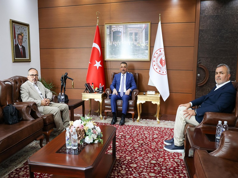 Mehmet Karakulak ile Dr. Bünyamin Altundal, Vali Osman Hacıbektaşoğlu’nu Ziyaret Etti