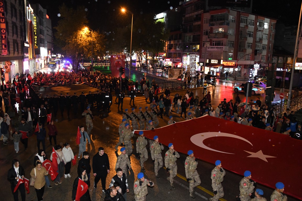 Cumhuriyet Bayramı Kutlamaları Kapsamında Fener Alayı Düzenlendi