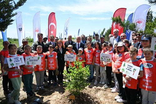 Vali Turan, "81 İlde 81 Orman" projesi kapsamında gerçekleştirilen fidan dikim törenine katıldı…