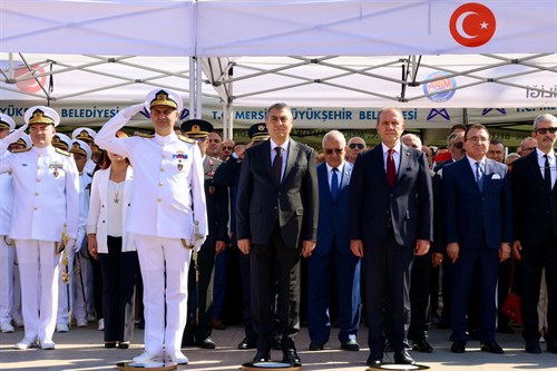 CUMHURİYETİMİZİN 102. YIL DÖNÜMÜ KUTLAMA PROGRAMLARI KAPSAMINDA, CUMHURİYET MEYDANI’NDA ATATÜRK ANITI’NA ÇELENK SUNMA TÖRENİ GERÇEKLEŞTİRİLDİ