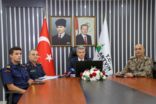 Valimiz Sayın Dr. Turan Ergün Başkanlığında, "2025 Yılı Eylül Ayı İl Güvenlik ve Asayiş Basın Bilgilendirme Toplantısı" Gerçekleştirildi