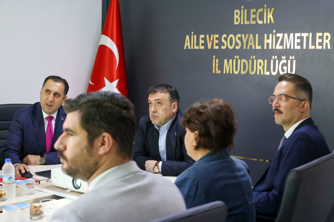 BİLECİK VALİSİ SAYIN FAİK OKTAY SÖZER, AİLE VE SOSYAL HİZMETLER İL MÜDÜRLÜĞÜ’NÜ ZİYARET EDEREK İL GENELİNDE YÜRÜTÜLEN ÇALIŞMALAR HAKKINDA BİLGİ ALDI.