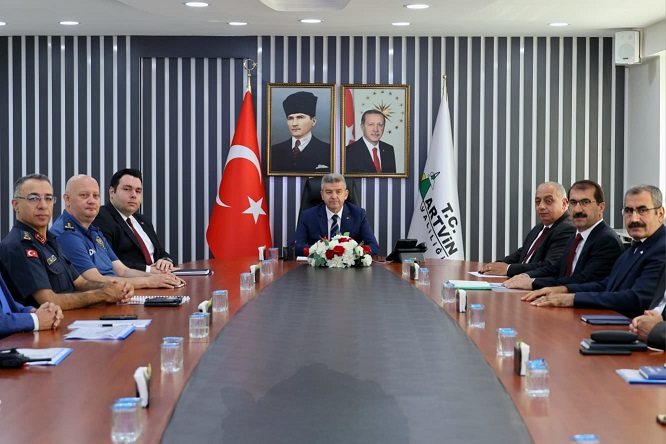 2025–2026 Eğitim-Öğretim Yılı 1. Dönem Okul Güvenliği Toplantısı Valimiz Sayın Dr. Turan Ergün Başkanlığında Gerçekleştirildi