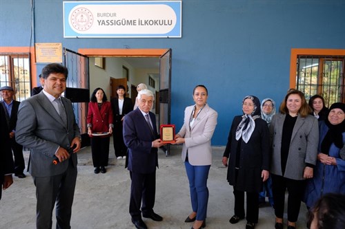 VALİ TÜLAY BAYDAR BİLGİHAN, YASSIGÜME İLKOKULUNU ZİYARETDE BULUNDU