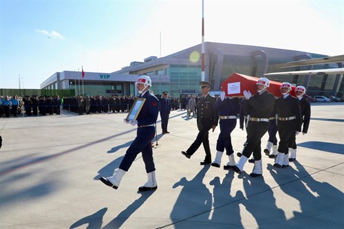 Şehidimiz Hava İkmal Astsubay Kıdemli Çavuş Ahmet Yasir Kuyucu’nun  Naaşı Konya Havalimanında Törenle Karşılandı