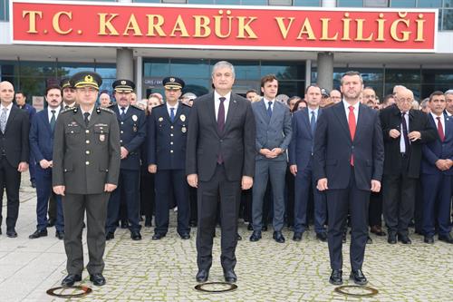 “Ata’ya Saygı ve Minnetle: Atatürk Anıtına Çelenk Sunuldu”