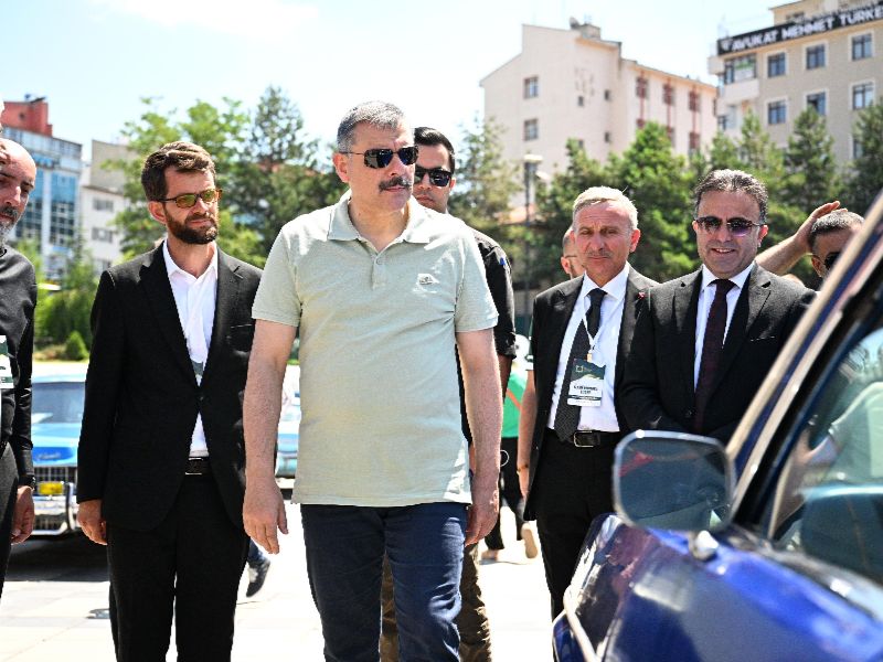 Vali Mustafa Çiftçi, Klasik Otomobil Fuarına Katıldı