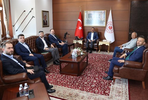 Yeşilay Genel Başkanı Doç. Dr. Mehmet Dinç, Beraberindeki Heyetle Birlikte Vali Osman Hacıbektaşoğlu’nu Makamında Ziyaret Etti