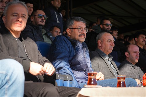 Vali Ali Çelik, Hakkari Zap Spor - Bitlis 1916 FSK BAL Ligi Maçını Tribünden Takip Etti