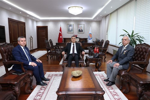 VALİMİZ SAYIN ATİLLA TOROS, ZİYARETİNE GELEN KIBRIS GAZİSİ ALİ DAĞISTANLI İLE GÖRÜŞTÜ