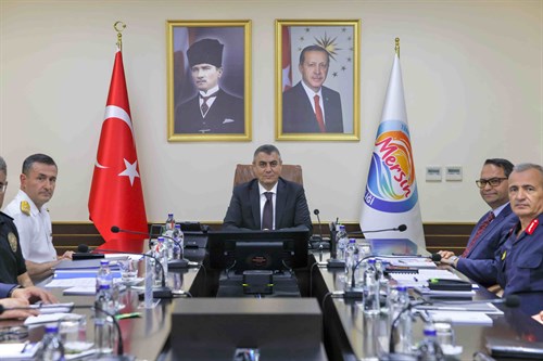 VALİMİZ SAYIN ATİLLA TOROS BAŞKANLIĞINDA, İLGİLİ KURUM VE YETKİLİLERİN KATILIMIYLA "LİMAN GÜVENLİK TOPLANTISI" GERÇEKLEŞTİRİLDİ
