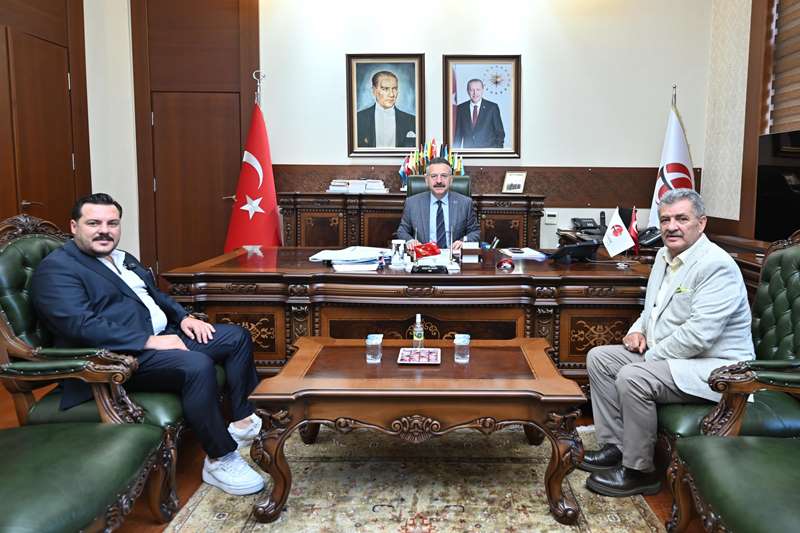 Esnaf ve Sanatkâr Odaları Birliği Başkanı Ekrem Birsen  Valimiz Sayın Hüseyin Aksoy’u ziyaret etti.