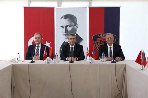 VALİMİZ SAYIN ATİLLA TOROS, TFF 2. LİGDE MÜCADELE EDEN YENİ MERSİN İDMAN YURDU'NA İADEİZİYARETTE BULUNDU