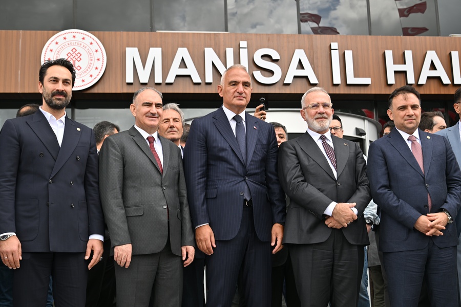 'Modern ve teknolojik alt yapısıyla bilgiye erişimi kolaylaştıracak olan İl Halk Kütüphanesi açıldı'